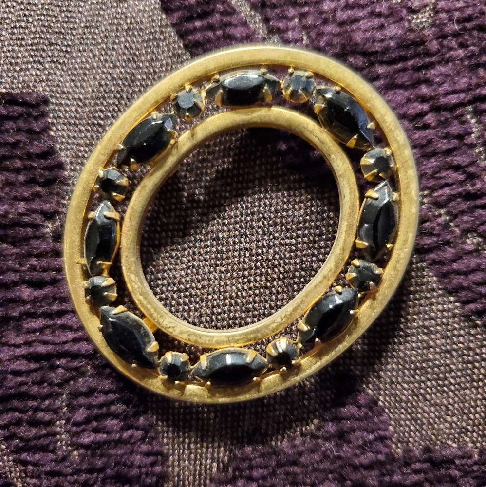 Art Deco 1920's Black Onyx and Gold Metal Pin